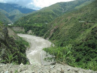 Die Fahrt nach Hydroelectrica war landschaftlich kaum zu &uuml;bertreffen, von Schnee bis Bananenplantagen haben wir alles gesehen. Zum Genie&szlig;en war sie leider nicht, da die Fahrweise sehr rasant war...